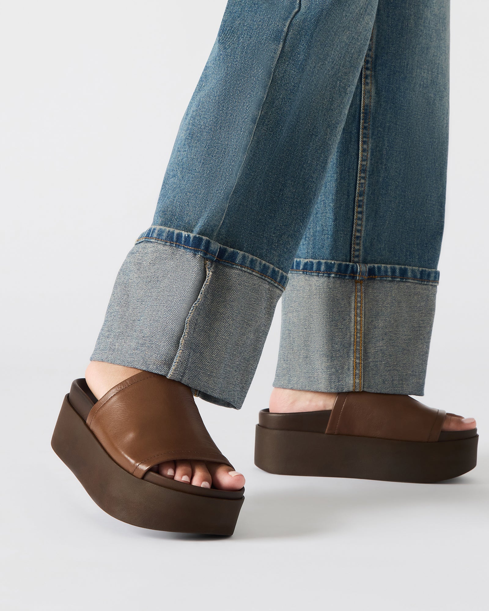 STEVEMADDEN_SHOES_ARWEN_BROWN-LEATHER_14230_c3ec907c-317a-47fd-a809-5dea1cabd699.jpg